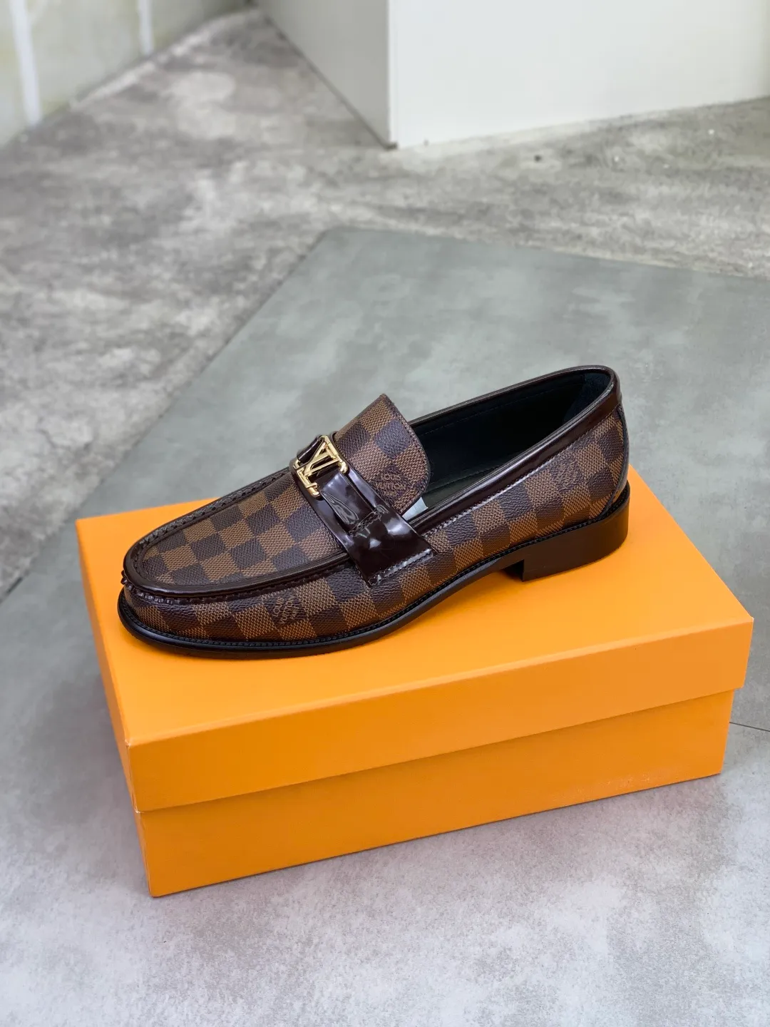 Men's men's shoes 💰P520 New style 💶[LOUIS VUITTON] Water-dyed Niuli Original order New style 🍀LV Louis Vuitton *——Top version of LV classic leather shoes! Made of imported original calfskin, original leather side strips and wear-resistant high-end rubber outsole! High quality products! Color: Black optional Size: 39-44 (45 customized)